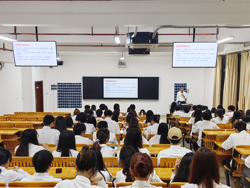 1 学院党总支书记黄亮祥授课现场.jpg